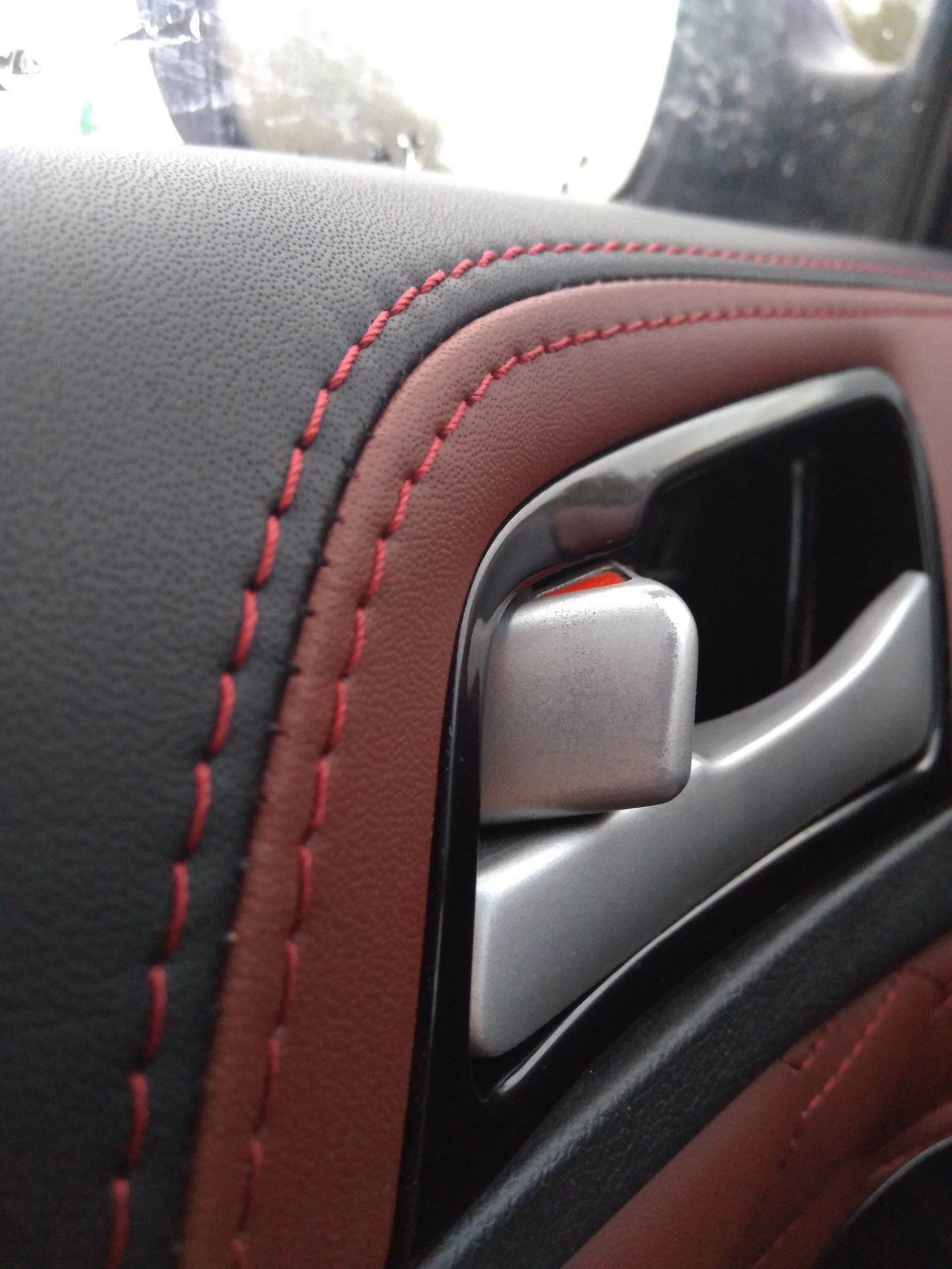 Перетяжка дверей автомобиля