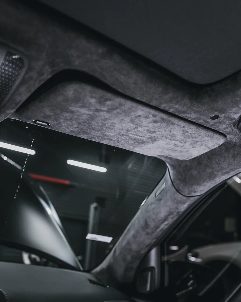 Перетяжка потолка автомобиля