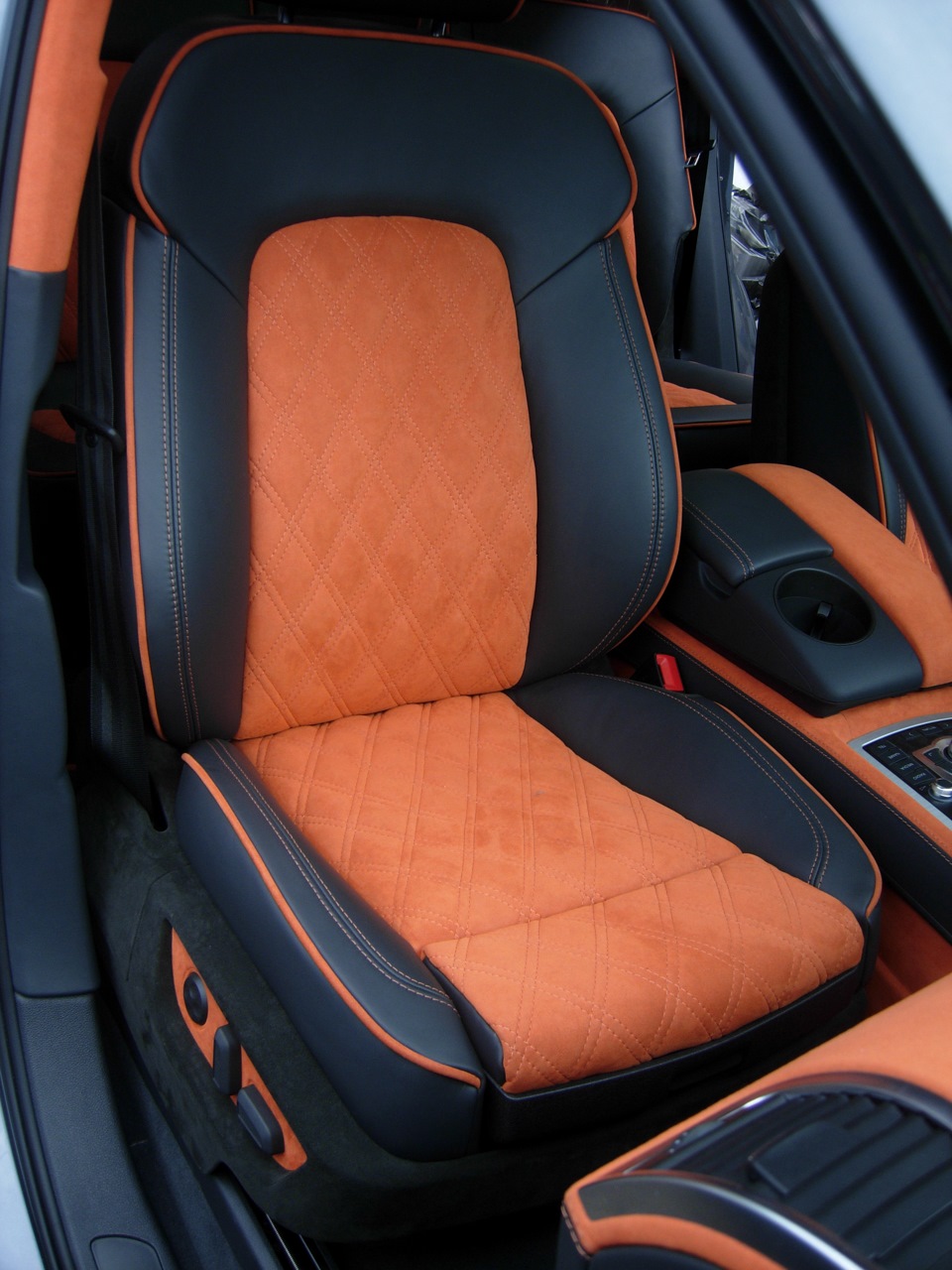 Перетяжка салона авто